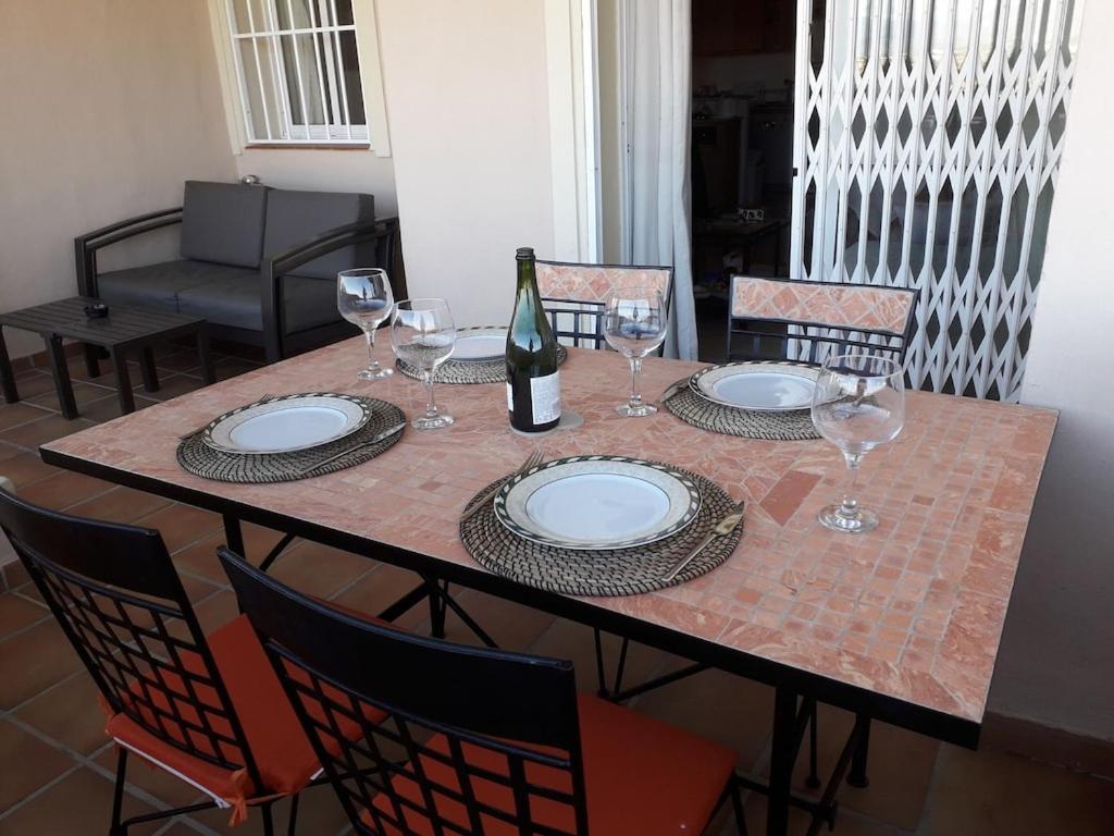 Duquesa Fairways, A Spacious Apartment With Fabulous Views And Facilities Manilva Bagian luar foto