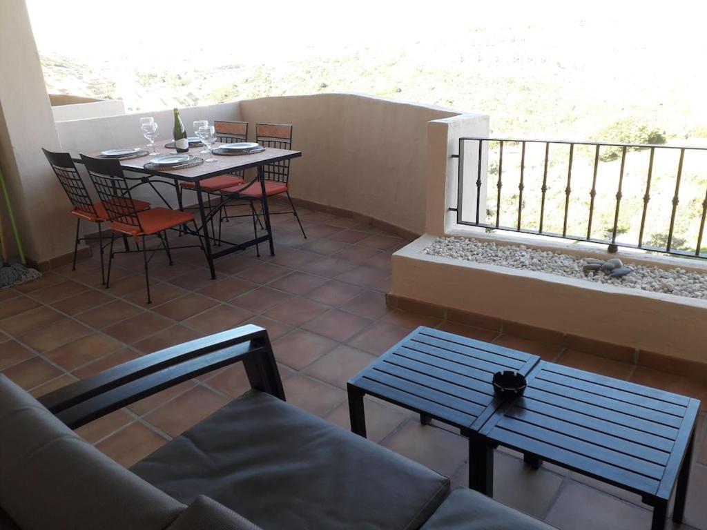 Duquesa Fairways, A Spacious Apartment With Fabulous Views And Facilities Manilva Bagian luar foto