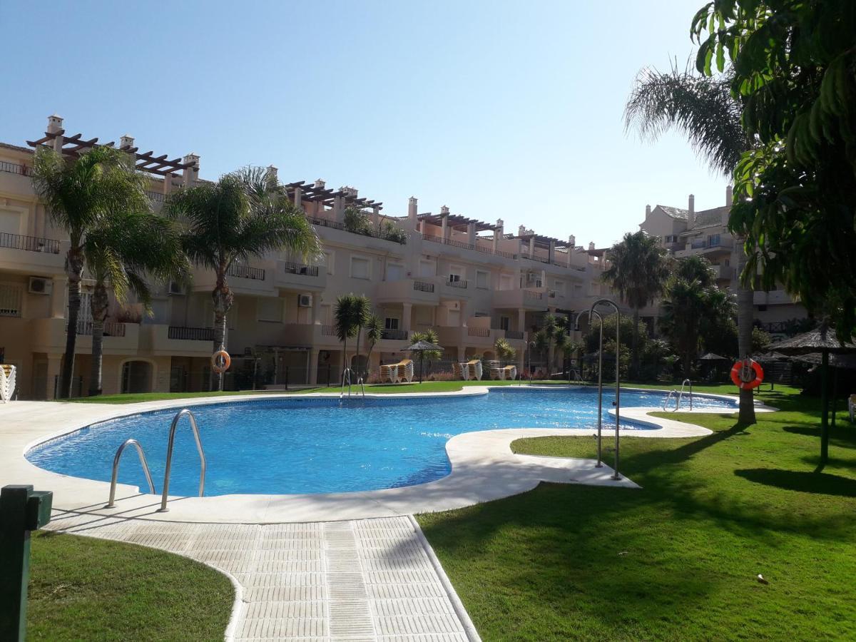 Duquesa Fairways, A Spacious Apartment With Fabulous Views And Facilities Manilva Bagian luar foto