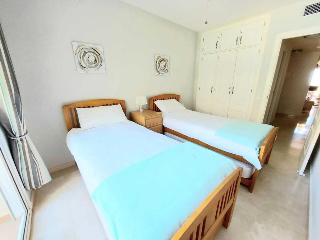 Duquesa Fairways, A Spacious Apartment With Fabulous Views And Facilities Manilva Bagian luar foto
