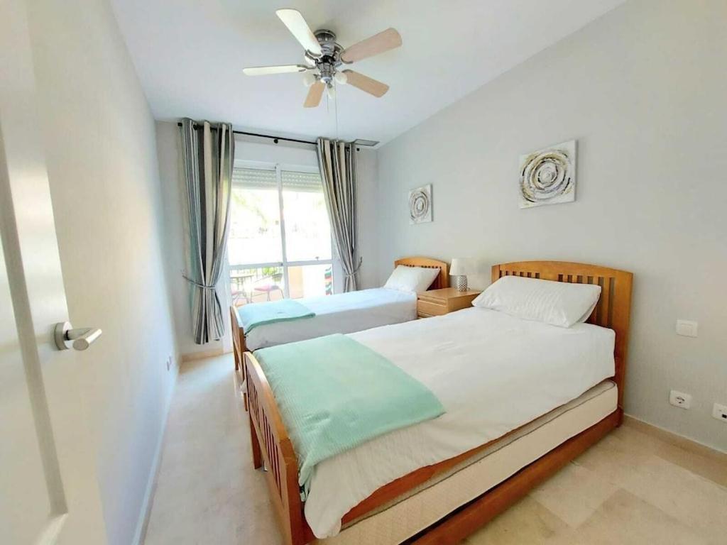 Duquesa Fairways, A Spacious Apartment With Fabulous Views And Facilities Manilva Bagian luar foto