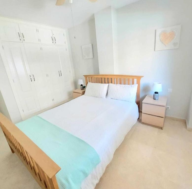 Duquesa Fairways, A Spacious Apartment With Fabulous Views And Facilities Manilva Bagian luar foto